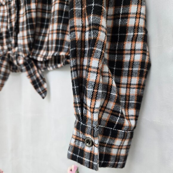 Lily Star* Plaid Crop-Top Multicolor* Long Sleeve* Tie Bow at bottom* Size: M - Picture 5 of 8